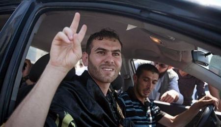 الأسير بلال ذياب يواصل اضرابه عن الطعام