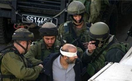 الاحتلال يعتقل 18 مواطنا من الضفة والقدس