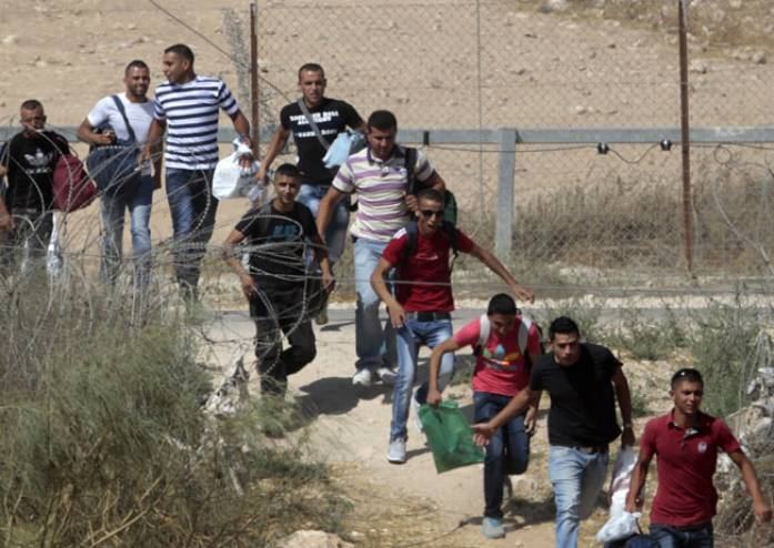 إسرائيل تُضيق الخناق على عمال الضفة بحجة 'التصاريح'