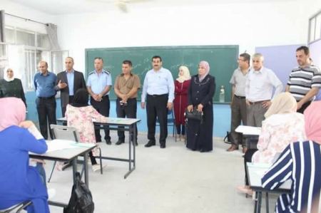 مدير تربية جنين يتفقد قاعات امتحان الثانوية العامة “الإنجاز” (الدورة الثانية)