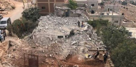 رام الله : الاحتلال يهدم ويغلق 4 منازل في سلواد ودير أبو مشعل تعود لعائلات شهداء