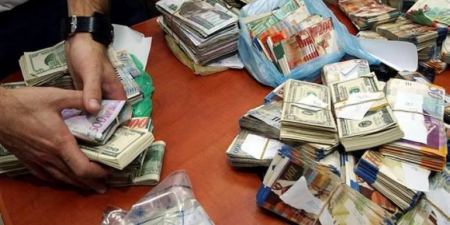  الاحتلال يصادر عشرات آلاف الشواقل ومركبة من مواطن في الخليل