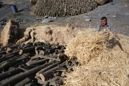 الاحتلال يهدم منشأتين فحم في يعبد