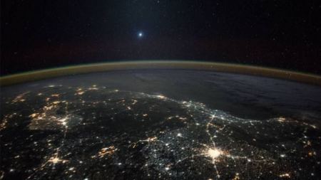 لا تفوتوا فرصة النظر للسماء اليوم الساعة 8:43 مساءً