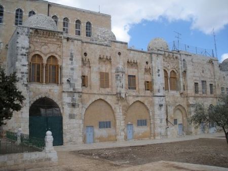 منع إدخال الكتب لمدارس المسجد الأقصى
