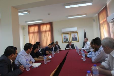 المحافظ يترأس اجتماعا لحل الاشكال بين اهالي كفردان و صندوق الاستثمار حول ارض مشروع الطاقة الشمسية