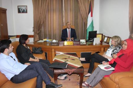 مؤسسة مريم تطلع نائب المحافظ على تنظيم المهرجان الثاني لمكافحة سرطان الثدي في جنين