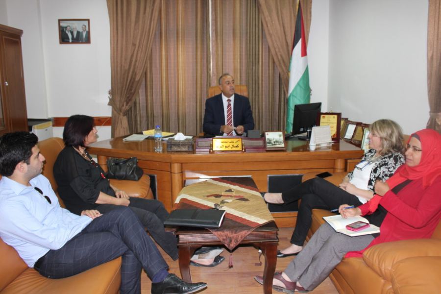 مؤسسة مريم تطلع نائب المحافظ على تنظيم المهرجان الثاني لمكافحة سرطان الثدي في جنين