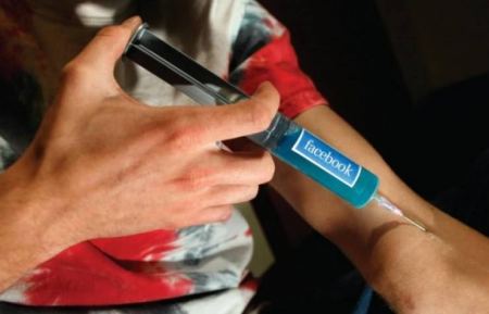 هل تعاني من إدمان فيسبوك؟ هذا الخبر سيهمك