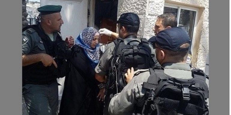 اعتقال سيدة بحجة طعنها حارس أمن بالقدس المحتلة