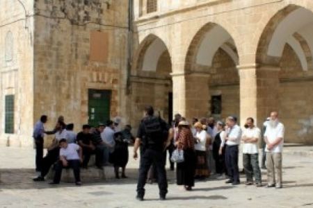 مستوطنون يجددون اقتحام الأقصى