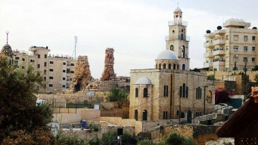 الاحتلال يداهم مسجدا ويعتقل 3 مصلين في العيزرية