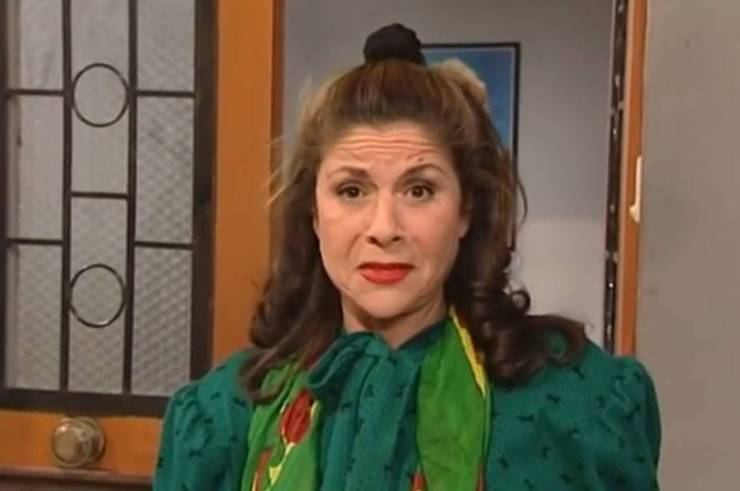 سامية الجزائري 'أم محمود' بأحدث صورة لها.. شاهد كيف أصبح شكلها!