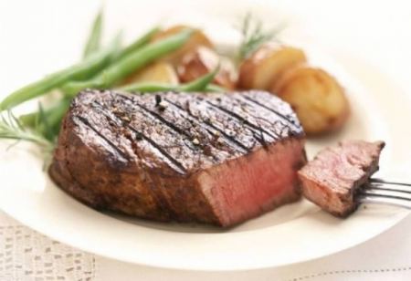 للحفاظ على نكهة اللحم اللذيذة.. إياكم أن ترتكبوا هذه الأخطاء أثناء طهيه!