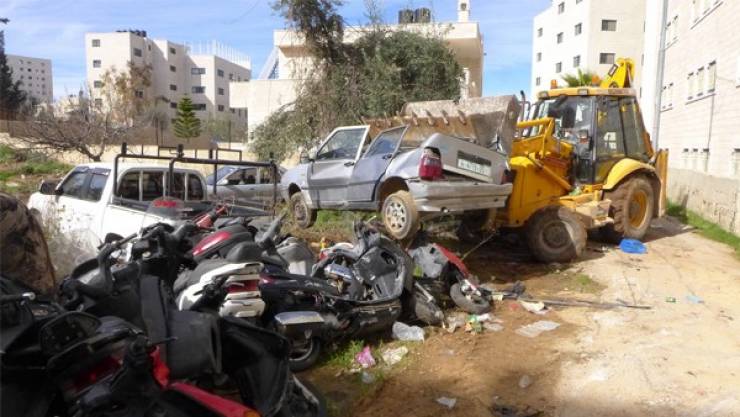 شرطة الخليل تتلف 79 مركبة 'مشطوبة' في يطا