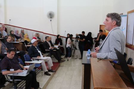 خضوري تفتح فعاليات المؤتمر الفلسطيني السادس للتوجهات الحديثة في الرياضيات والفيزياء