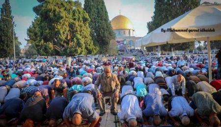 الآلاف يؤدون صلاة عيد الأضحى في الاقصى