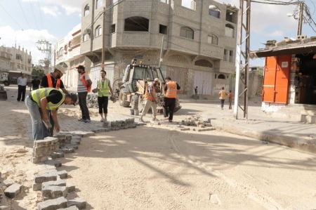 دائرة الطرق في بلدية غزة تنجز أعمال صيانة لعدة شوارع في المدينة
