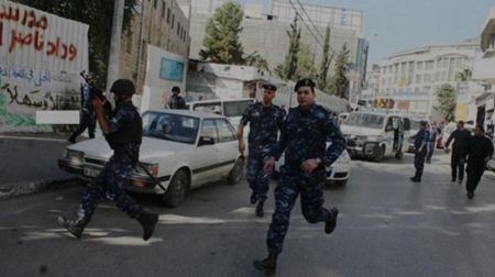 دهس متعمد لشرطي في الخليل من قبل مركبة خاصة