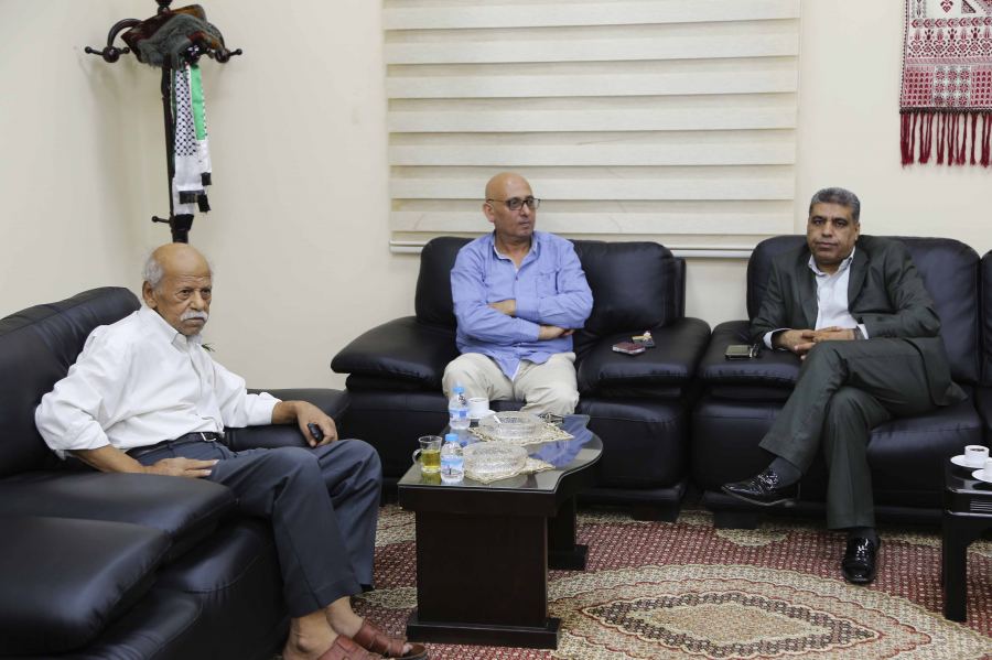 قلقيلية: المحافظ يلتقي نقيب المهندسين ويبحث معه عددا من القضايا