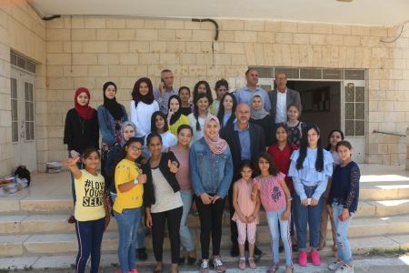 "صحافيات طوباس الصغيرات" يحاورن رئيس بلديتهن