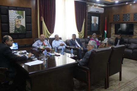 محافظ جنين يطلع على الاستعدادات لافتتاح شركة مدارس الجنان الدولية في مدينة جنين