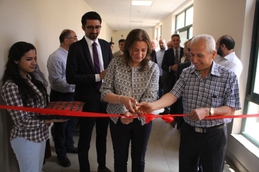 جامعة النجاح تفتتح مختبر تصميم الدوائر التكاملية الموسعة والتحقق منها