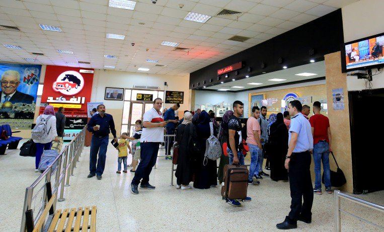 31 ألف مسافر تنقلوا عبر معبر الكرامة وتوقيف 166 مطلوبا الأسبوع الماضي