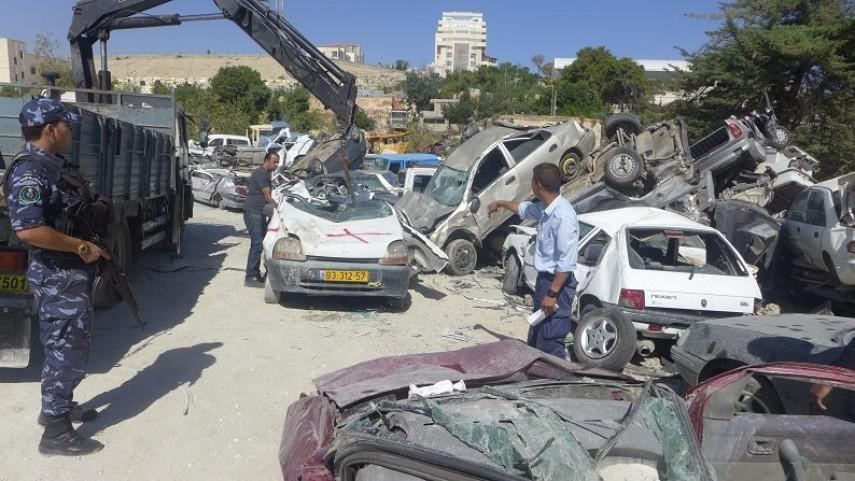 الشرطة تضبط وتتلف 50 مركبة غير قانونية في الخليل