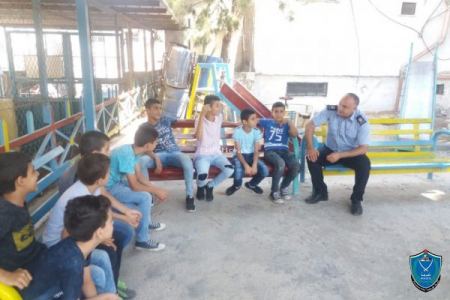 الشرطة تنظم محاضرة مرورية في مركز الخدمات المشترك في مخيم جنين