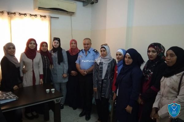 وفد من شؤون المرأة يزور الشرطة في جنين