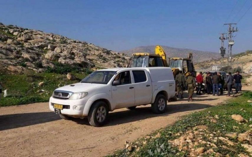 قوات الاحتلال تستولي على جرافة جنوب جنين