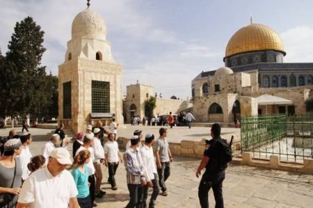  منظمة التحرير تحذر من اقتحام المستوطنين للأقصى صبيحة العيد