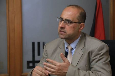 حمدونة : الأسرى يطالبون التعليم والجامعات بإقرار برنامج الدكتوراة في السجون