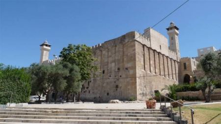 الاحتلال يغلق المسجد الإبراهيمي 24 ساعة بحجة أعياد اليهود