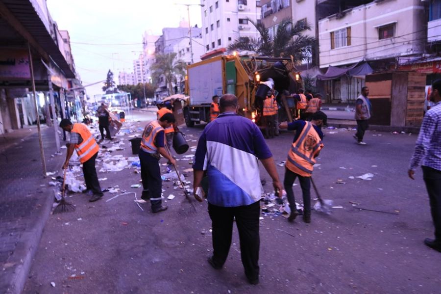  بلدية غزة تجمع وترحل 3900 طناً من النفايات خلال العيد