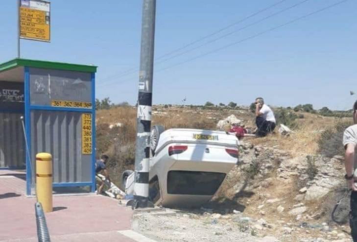 اصابة مستوطنين بعملية دهس على 'عتصيون'