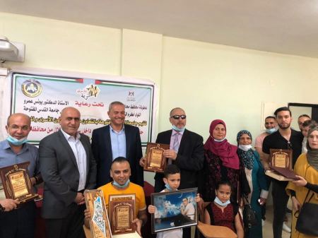  في احتفال نظمته جامعة القدس المفتوحة وهيئة شؤون الأسرى والمحررين تخريج أربعة أسرى من جنين في داخل سجون الاحتلال