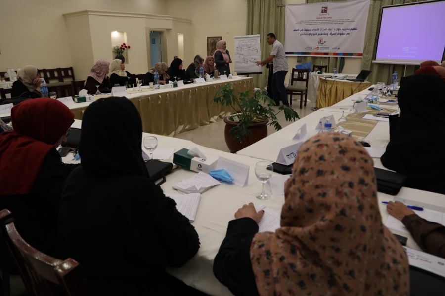 مركز شؤون المرأة ينفذ تدريباً للناجيات من العنف المبني على النوع الاجتماعي