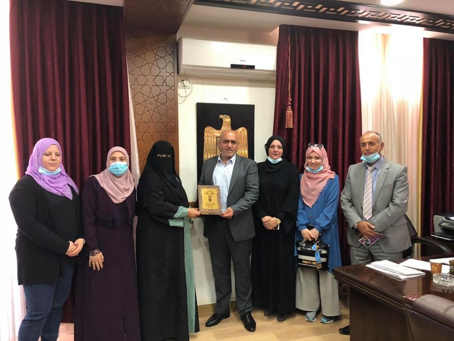 الرجوب يطلع على البرامج التنموية المجتمعية لأكاديمية كود المستقبل