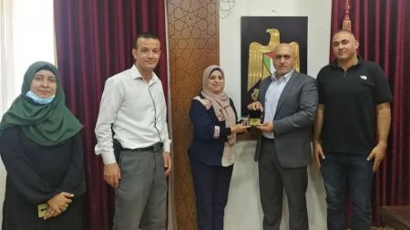 الرجوب يطلع على حملة شجع المنتج الوطني