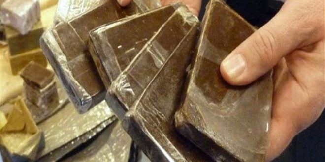 الشرطة تضبط كيلو ونصف من المواد المخدرة بحوزة 3 أشقاء في الخليل