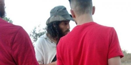  مستوطنون يعتدون على مواطنين غرب بيرزيت
