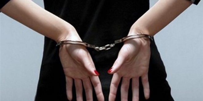 الشرطة تقبض على سيدةٍ مشتبهٍ بها بالسرقة في نابلس