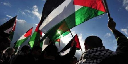  تجمع أسر الشهداء يُطالب بتحقيق دولي بجريمة اغتيال الشهيدة السمودي