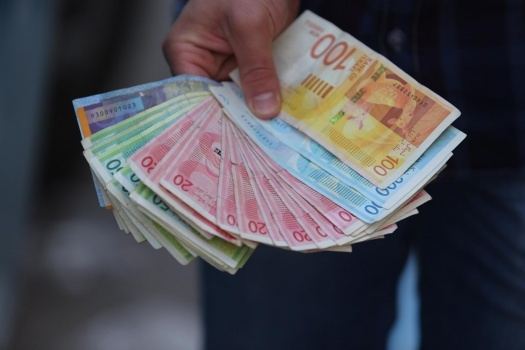 الحكومة تقرر رفع الحد الأدنى للأجور 