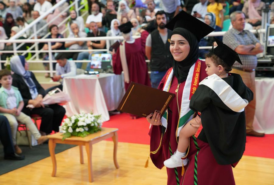 الجامعة العربية الأمريكية تحتفل بتخريج فوجي السابع والثامن عشر من طلبة كليات طب الأسنان والهندسة وتكنولوجيا المعلومات والعلوم 