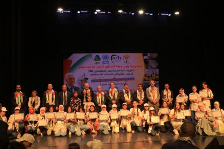 تحت رعاية فخامة رئيس دولة فلسطين محمود عباس وزارة الاتصالات وشؤون اللاجئين تختتم المخيم الصيفي " مبرمجو المستقبل"