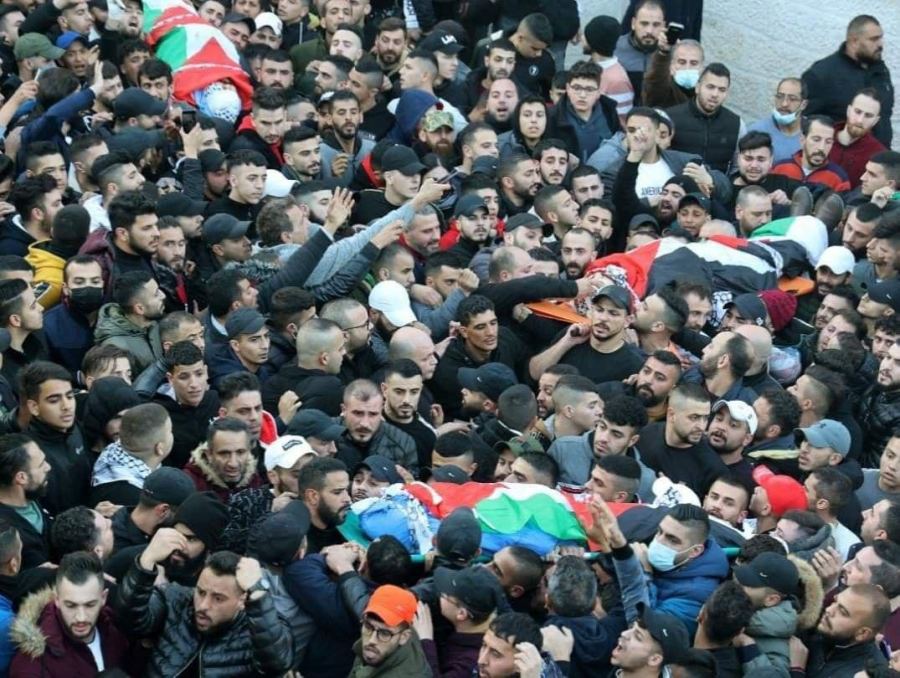الآلاف يشيعون شهداء نابلس الثلاثة وسط غضب عارم