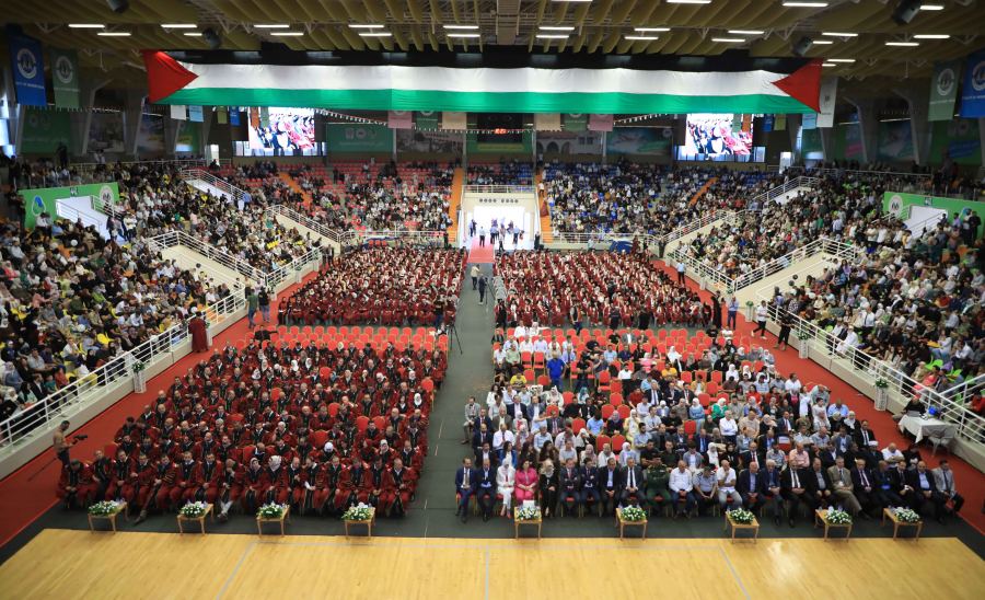 الجامعة العربية الأمريكية تحتفل بتخريج الفوج العشرين من طلبتها